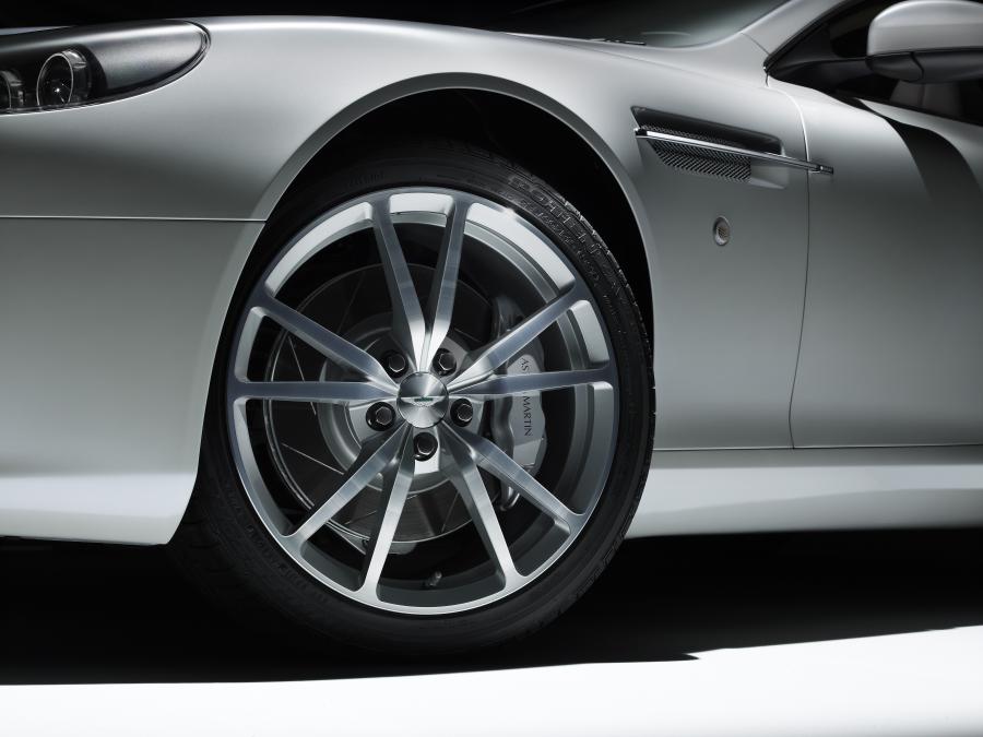 Колеса Aston Martin DB9 Volante Morning Frost 2010 года  (фото 3 из 6)